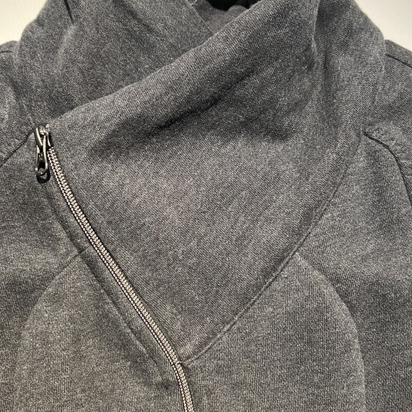 Asymmetrical collar scuba - Picture 2 of 5